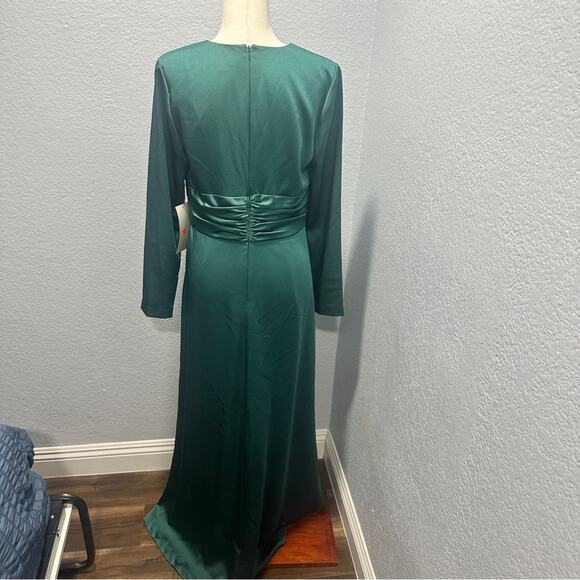 Kay Unger Size 10 Green Elegant V-Neck Ruched Waist Evening Gown Kayla Dress - Picture 5 of 16